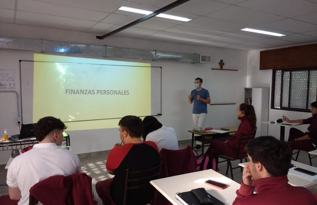 Jornada de capacitación sobre finanzas personales para alumnos de 6° Año de Secundaria (Fotos)