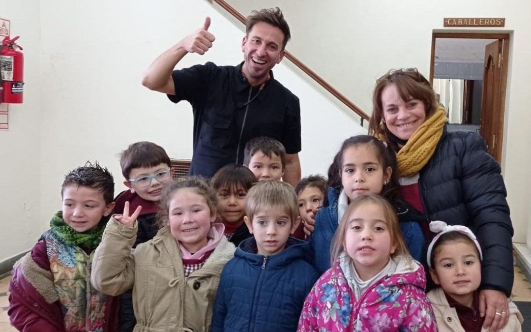 Los peques de Nivel Inicial disfrutaron el espectáculo de «Rudy Güemes» en el Teatro Funke