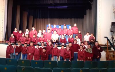 Se presentó el unipersonal «Gritos del Silencio» de la compañía «El teatro va a tu escuela».