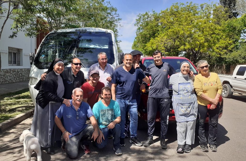 Comenzó el viaje de los misioneros para dotar de agua a la escuela de Esteros (Fotos)