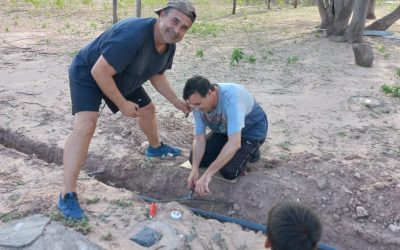 Misión a Esteros I: El Grupo Misionero ya conectó 200 metros de caño y logró llevar agua a la cisterna