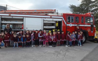 Alumnos del Cole participaron del acto por el Día del Bombero Voluntario