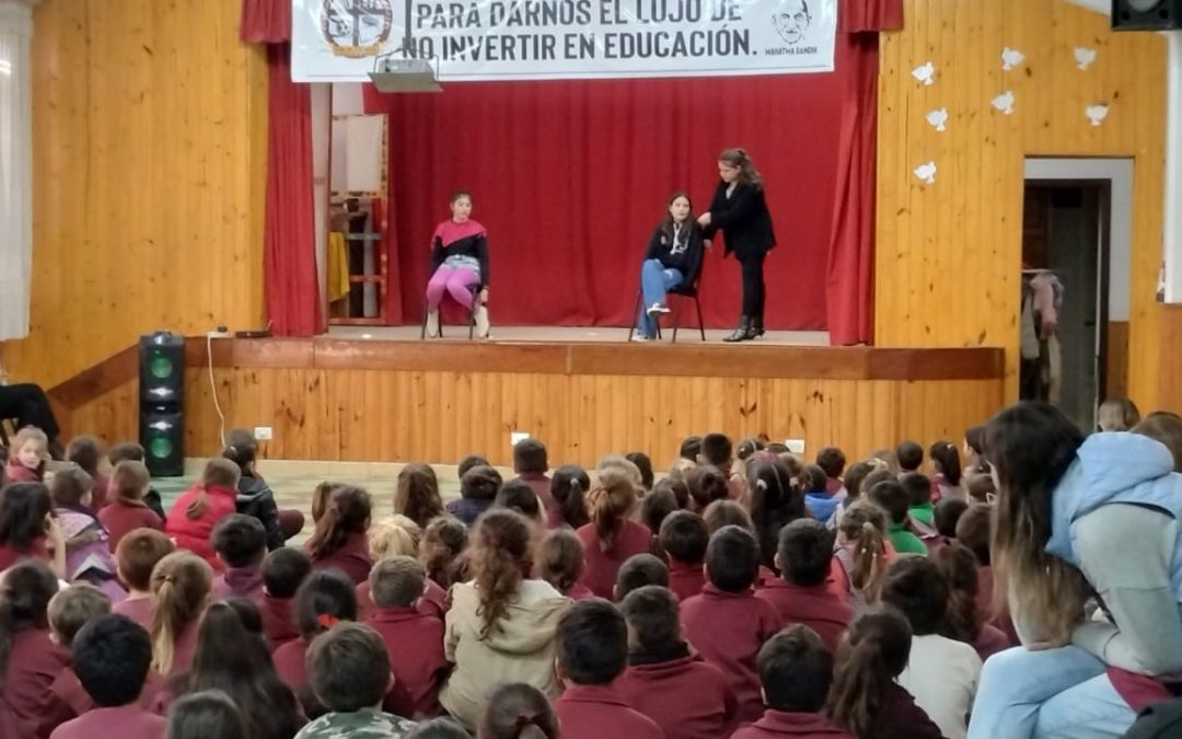 El Bibliomóvil visitó el Cole