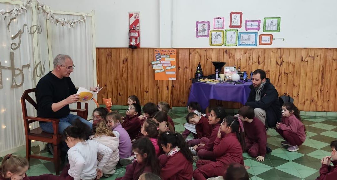 El escritor Horacio Alva visitó el Colegio